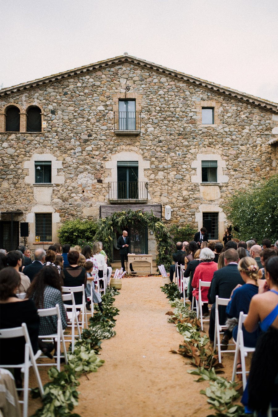 CLARA & TOMMY: BODA EN EL EMPORDÀ boda-ceremonia 