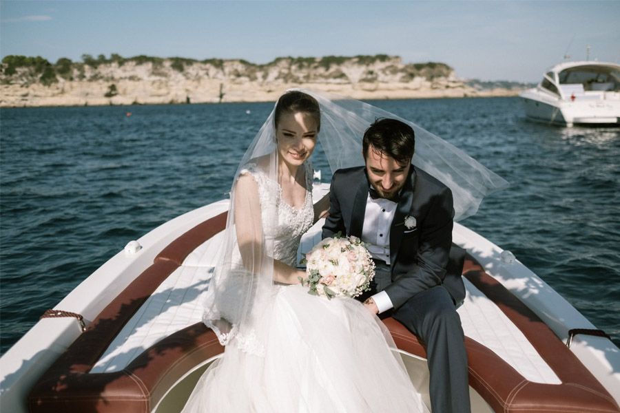 GEA & VALERIO: BODA EN NÁPOLES novios-barca 