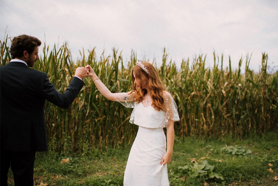 CLARA & TOMMY: BODA EN EL EMPORDÀ novios 