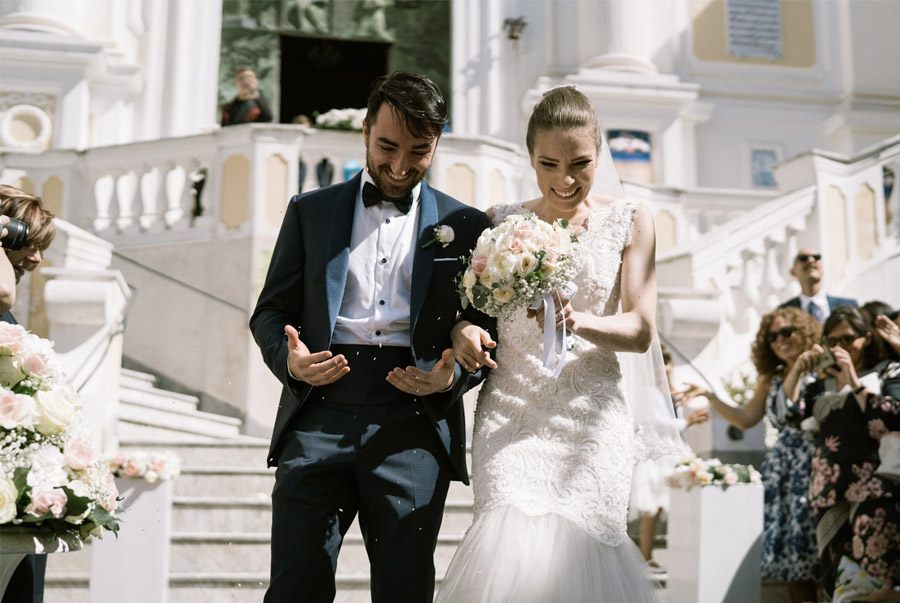 GEA & VALERIO: BODA EN NÁPOLES salida-novios 