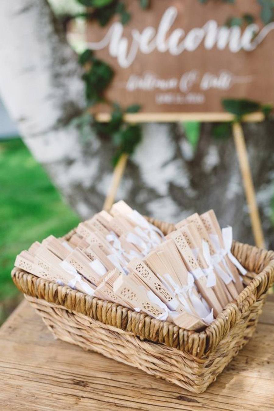 5 REGALOS SENCILLOS, IDEALES PARA TUS INVITADOS abanicos-boda 