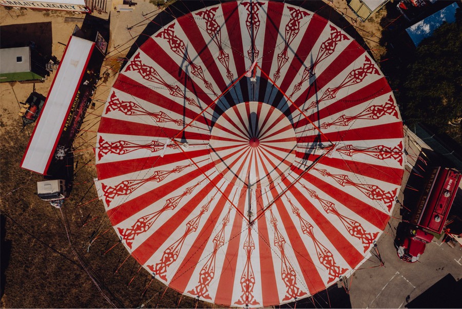 UNA MÁGICA BODA DE CIRCO carpa-circo 