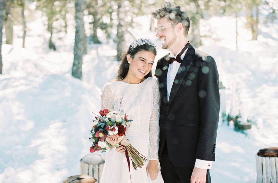 UNA ROMÁNTICA BODA DE INVIERNO novios-boda-nieve 