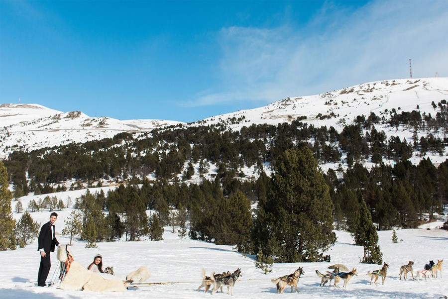 UNA ROMÁNTICA BODA DE INVIERNO trineo-novios-grandvalira 