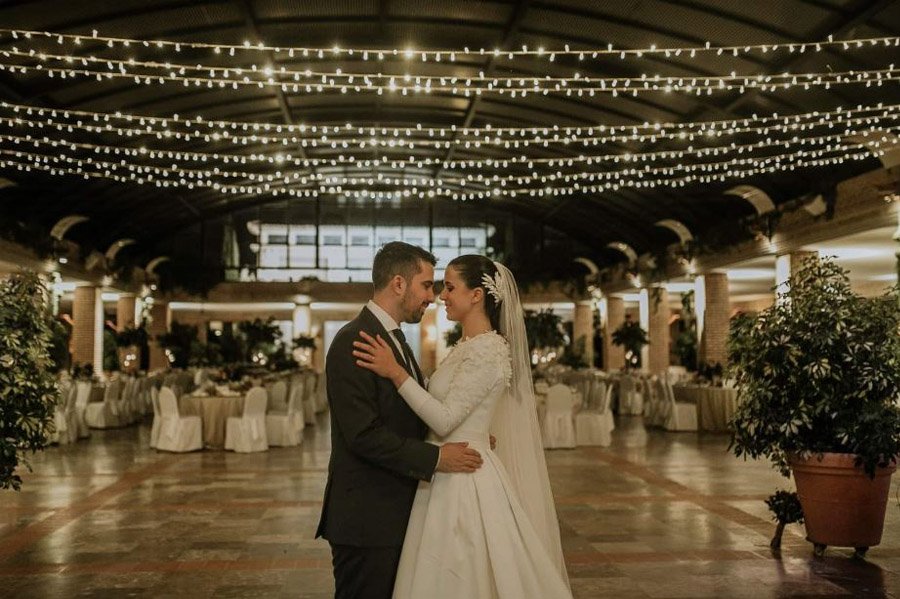 Mª CARMEN & DANI: UNA BODA LLENA DE LUZ baile-novios 