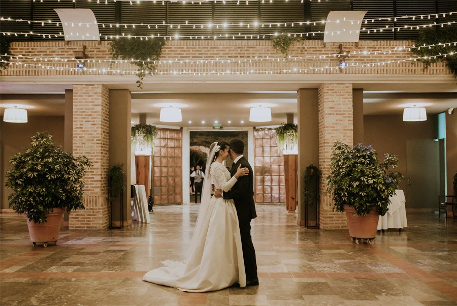 Mª CARMEN & DANI: UNA BODA LLENA DE LUZ novios-baile 