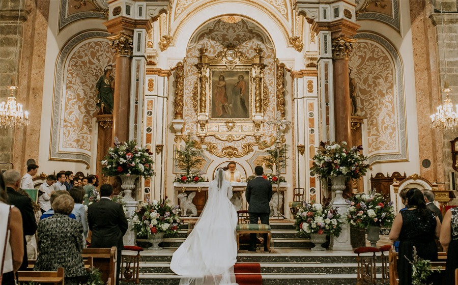 Mª CARMEN & DANI: UNA BODA LLENA DE LUZ novios-iglesia 