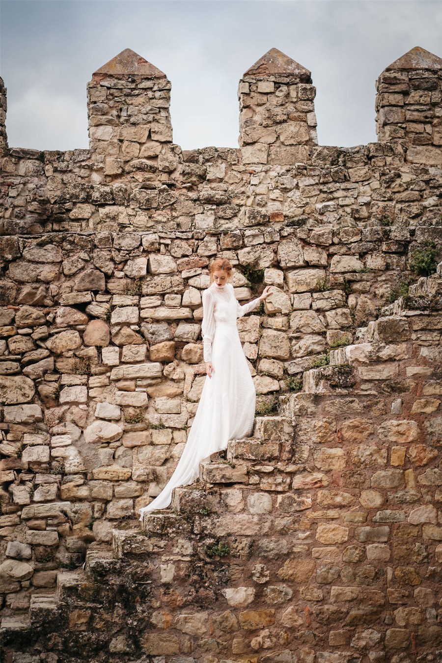 4 LOOKS DE NOVIA HOMENAJE A MUJERES INSPIRADORAS castillo-boda 