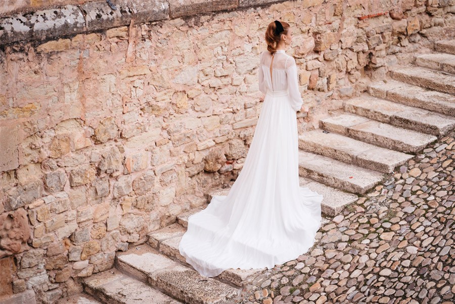 4 LOOKS DE NOVIA HOMENAJE A MUJERES INSPIRADORAS sesion-boda-exterior 