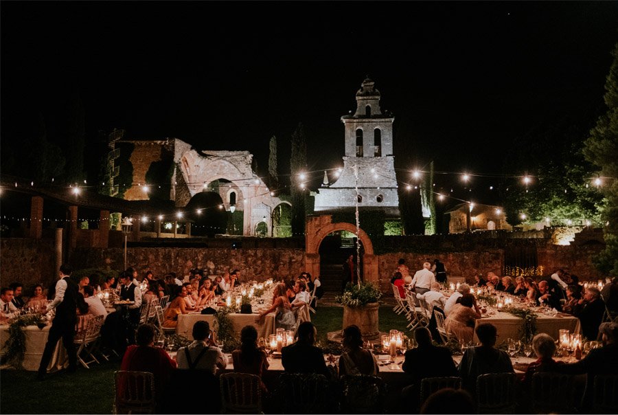 ANDREA & ADRIANO: UNA BODA LLENA DE LUZ banquete-boda 