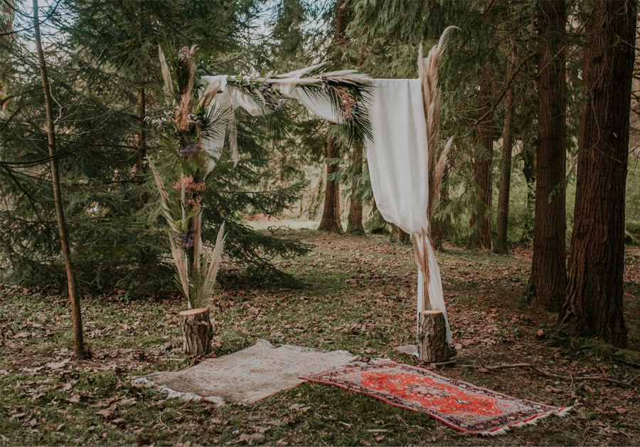 BODA MÁGICA EN EL BOSQUE boda-rustica-ceremonia 