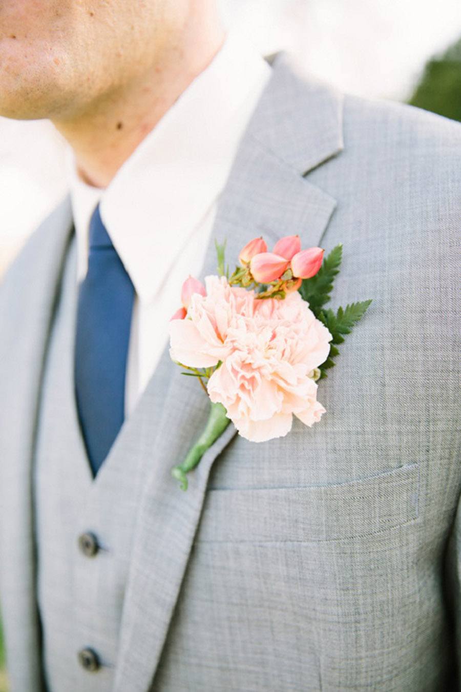 DECORACIÓN DE BODA CON CLAVELES boutonnier-clavel 