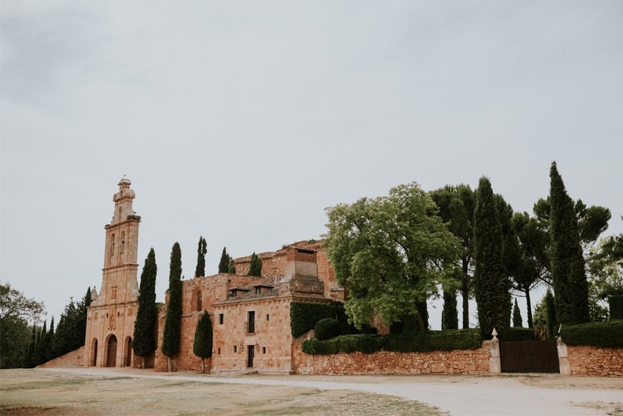 ANDREA & ADRIANO: UNA BODA LLENA DE LUZ claustros-de-ayllon 