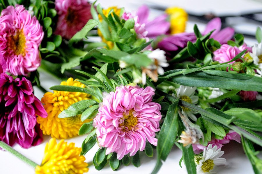 DIY CESTAS DE FLORES PARA EL DÍA DE LA MADRE flores-dia-de-la-madre 