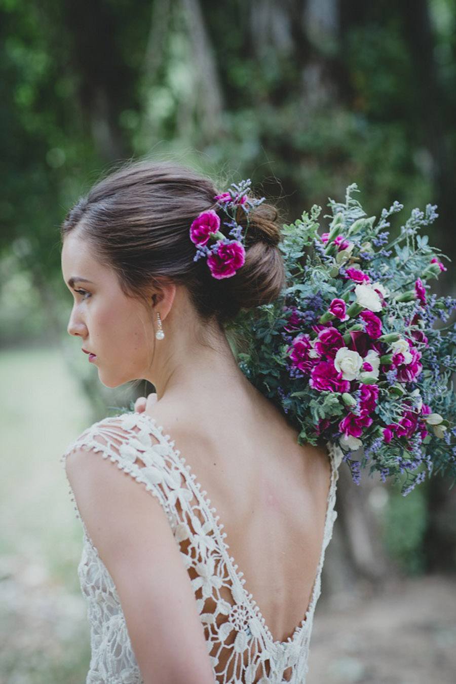 DECORACIÓN DE BODA CON CLAVELES novia-claveles 