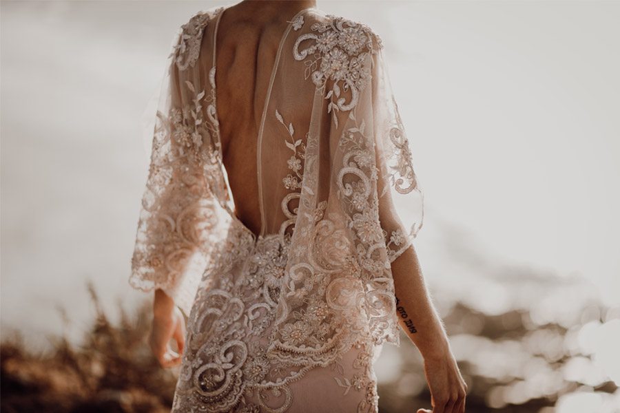 LAURE & MAURI: AMOR POR UNA ISLA espalda-vestido-novia 