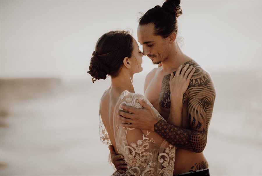 LAURE & MAURI: AMOR POR UNA ISLA novios-abrazo 