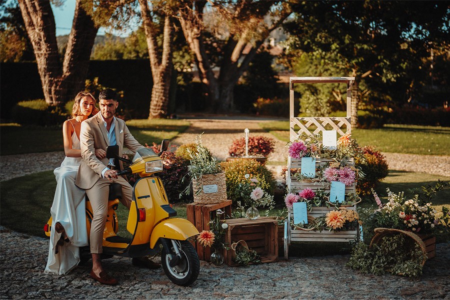 ITALIAN WEDDING novios-vespa 