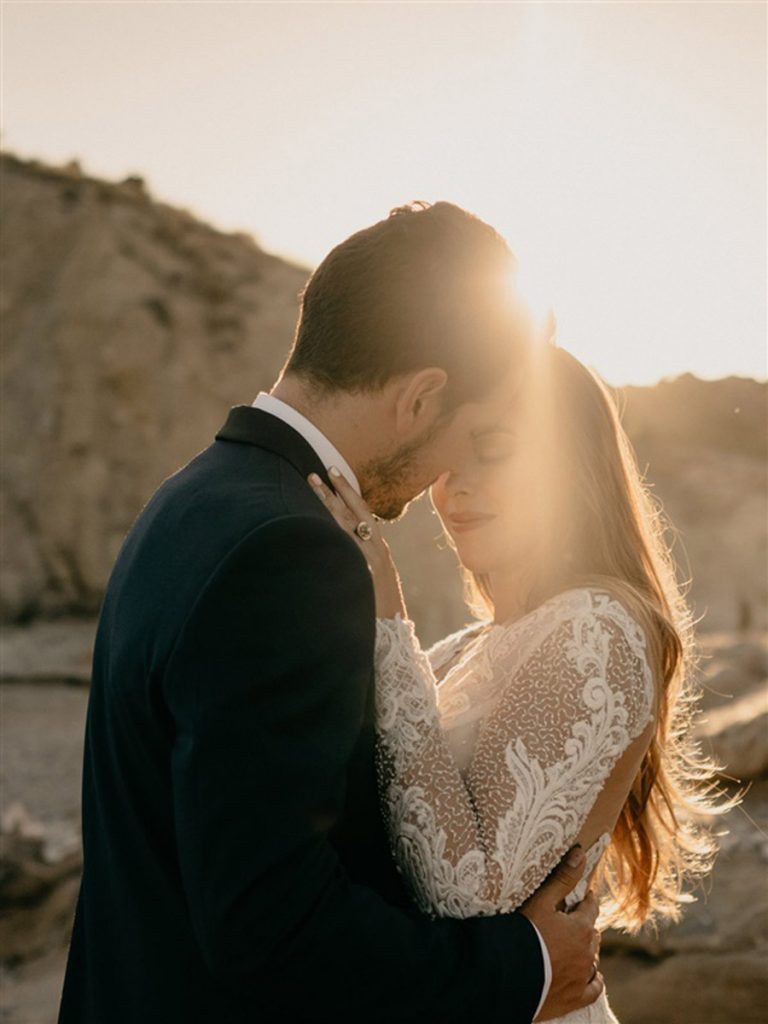 KAIROS, EL ARTE DE BUSCAR EL MOMENTO ADECUADO boda-playa-fotos-768x1024 