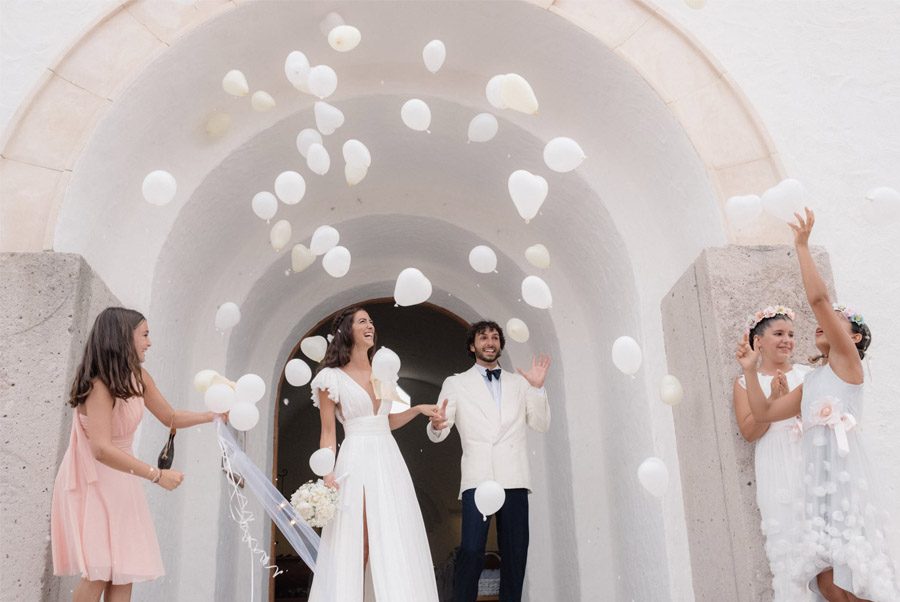 SERENA & MASSIMO: AMOR DE VERANO globos-salida-novios 