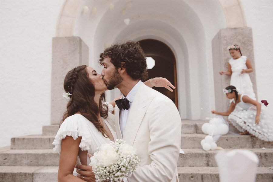 SERENA & MASSIMO: AMOR DE VERANO salida-novios-iglesia 