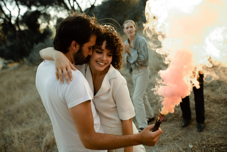 APUESTA POR UNA BODA PICNIC bengalas-humo 