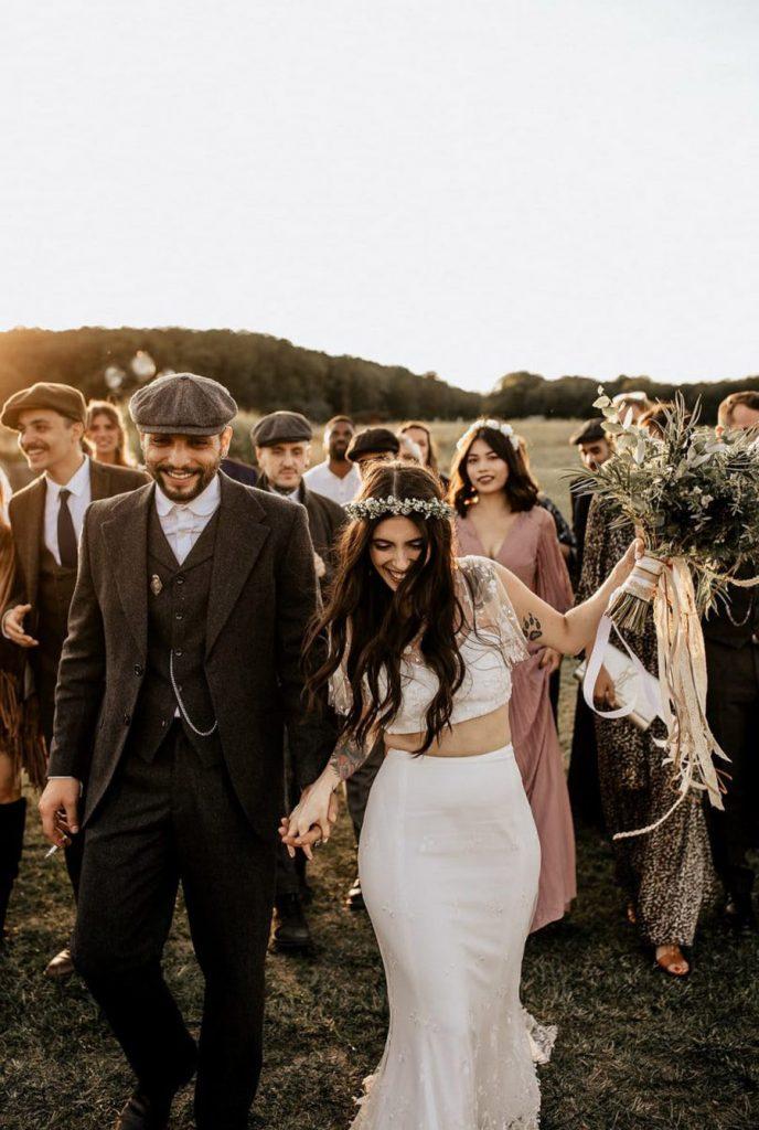 MÉLANIE & THIBAUT: UNA BODA BOHEMIA EN LA REGIÓN DE PARÍS invitados-boda-688x1024 