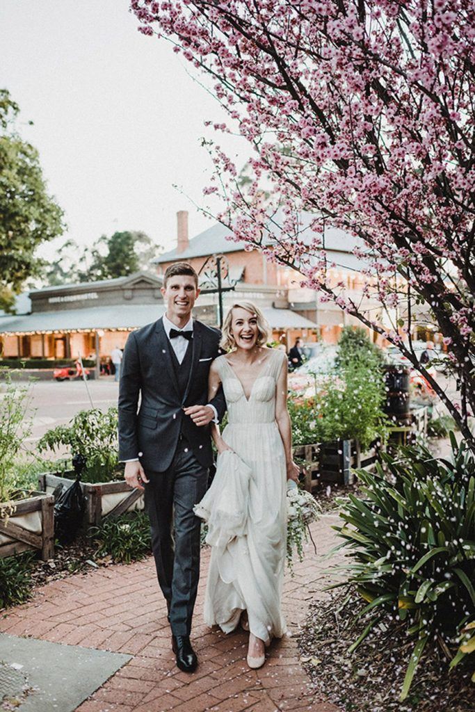 HOLLY & CHRIS: BODA EN TU BAR FAVORITO llegada-novios-1-683x1024 