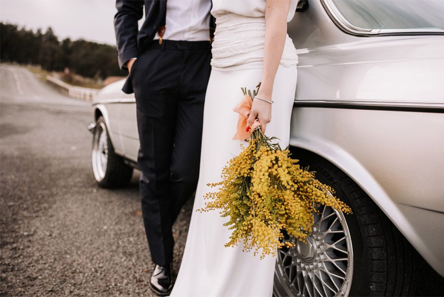 UNA BODA ÍNTIMA EN EL MONTE VASCO ramo-mimosas 