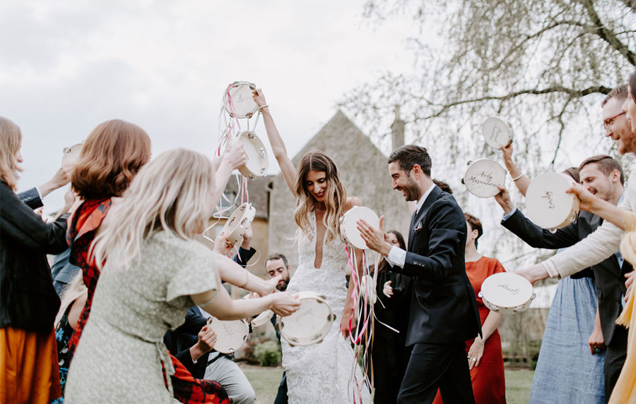 ZOE & JACOB: BODA EN LA CAMPIÑA INGLESA baile-novios 