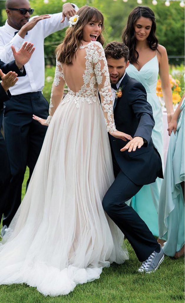 Qué peinado de novia elegir según tu forma de cara  Peinados para novias  con flequillo Peinados de novia Peinados novia pelo largo