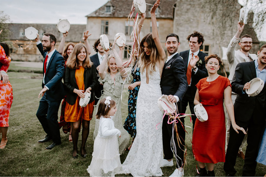 ZOE & JACOB: BODA EN LA CAMPIÑA INGLESA inviados-boda 