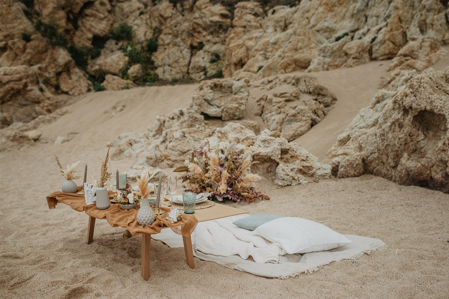 SALACIA, UNA SLOW WEDDING EN LA COSTA MEDITERRÁNEA boda-playa-mesa 