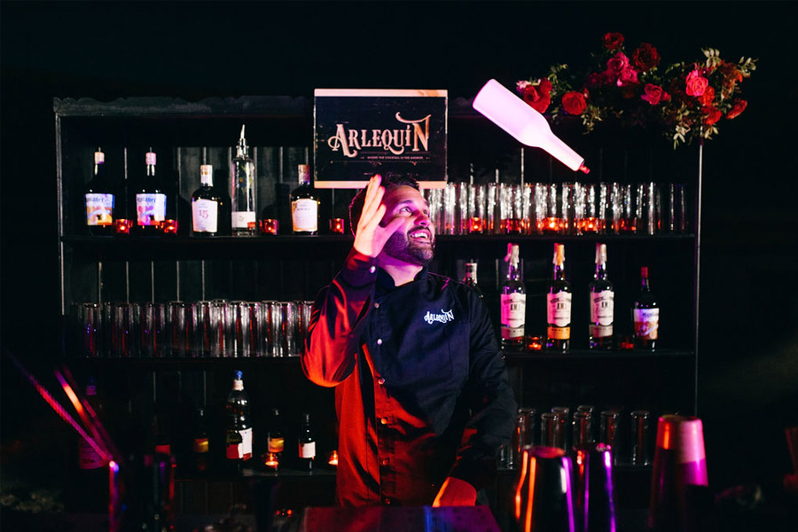 PODERÍO, EL ARTE DE UNA BODA EN EL SUR barman-boda 