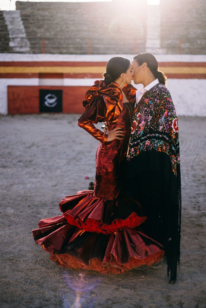 PODERÍO, EL ARTE DE UNA BODA EN EL SUR beso-novios-683x1024 