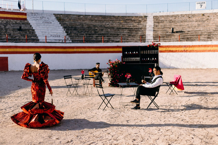 PODERÍO, EL ARTE DE UNA BODA EN EL SUR plaza-toros-novios 