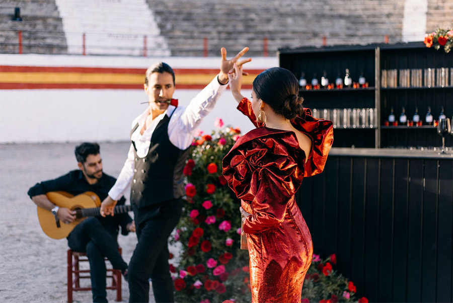 PODERÍO, EL ARTE DE UNA BODA EN EL SUR sevillanas-novios 