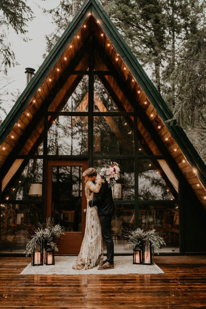 BODA DE OTOÑO EN UNA CABAÑA abrazo-novios-683x1024 