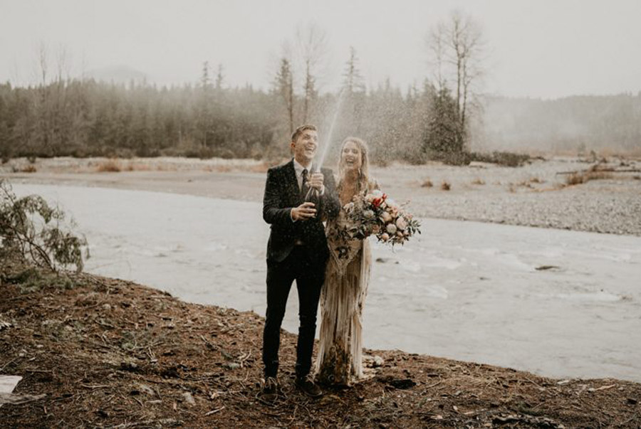 BODA DE OTOÑO EN UNA CABAÑA brindis-novios 