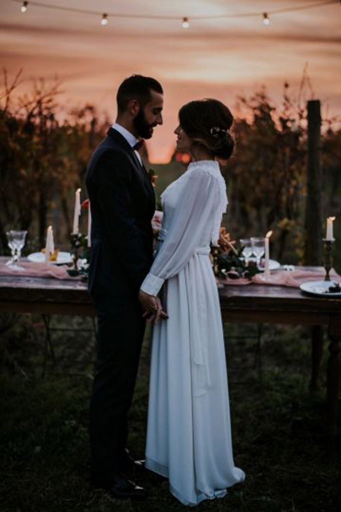 UNA BODA DE OTOÑO EN LA CAMPIÑA ITALIANA abrazo-novios-683x1024 