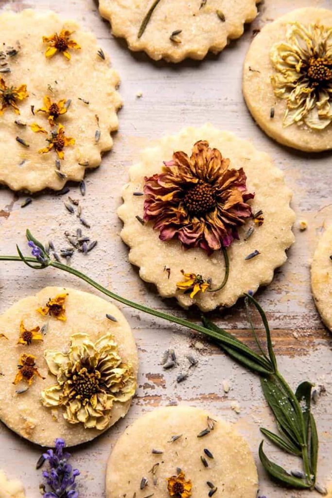 GALLETAS DE AZÚCAR DE LAVANDA Y LIMÓN galletas-regalo-boda-683x1024 