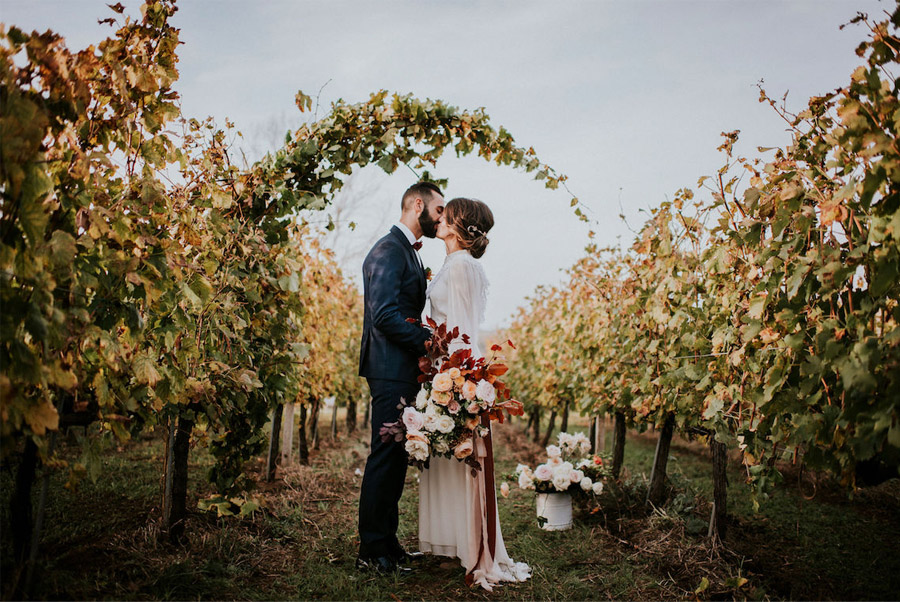 UNA BODA DE OTOÑO EN LA CAMPIÑA ITALIANA novios-boda-otono 