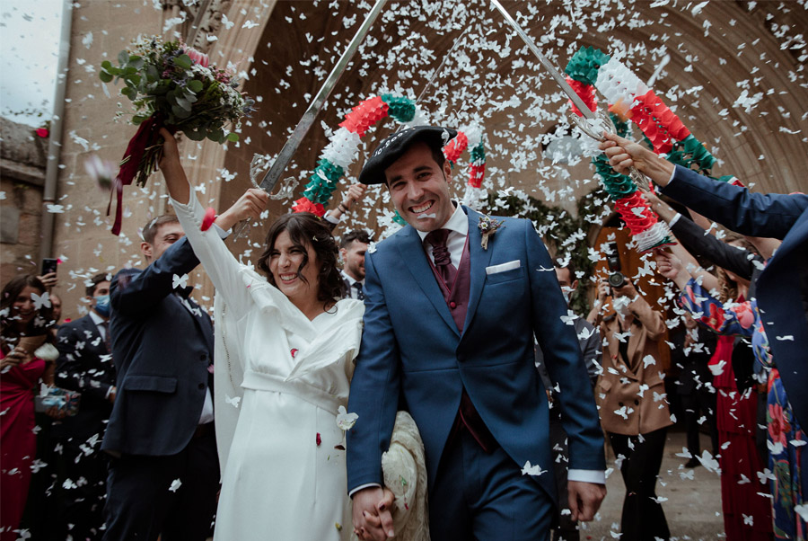 MARÍA & RUBÉN: UN ENLACE OTOÑAL AL MÁS PURO ESTILO VASCO confetti-boda 