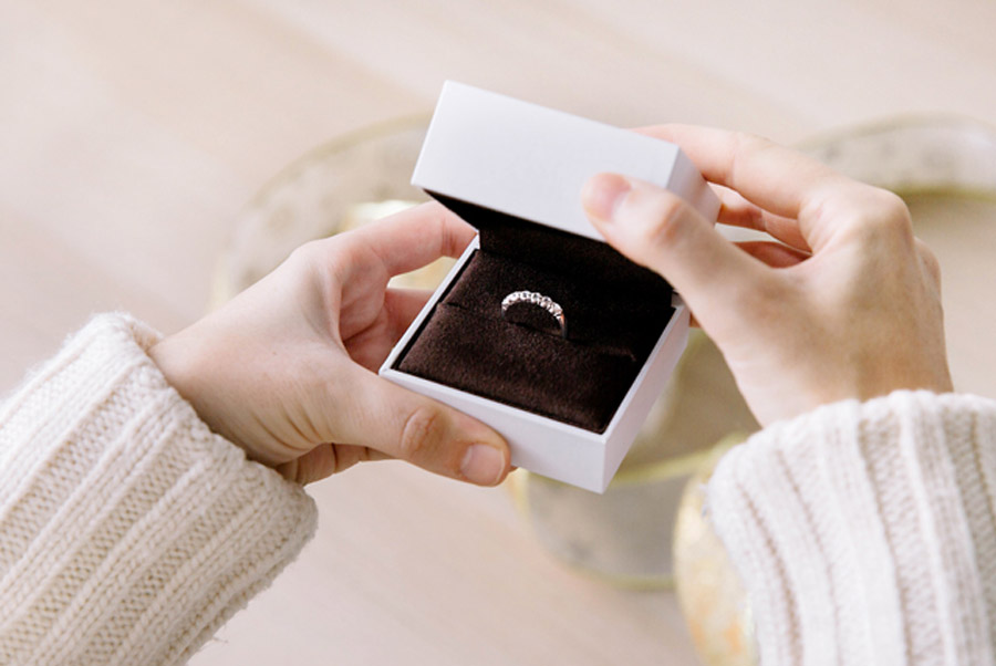 ALIANZAS DE BODA, LA JOYA MÁS ESPECIAL anillos-compromiso 