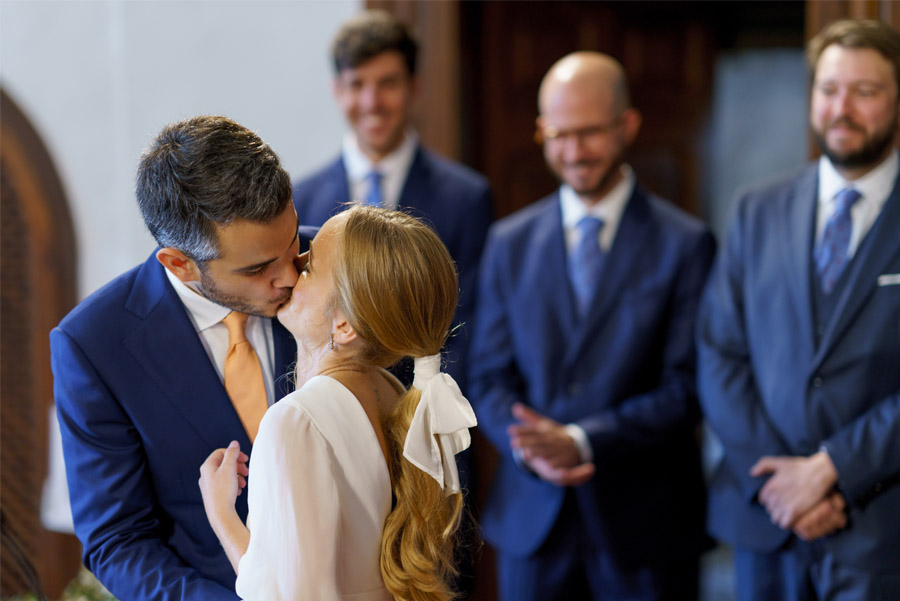 ALBERT Y NURIA: BODA EN EL EMPORDÀ beso-novios-2 