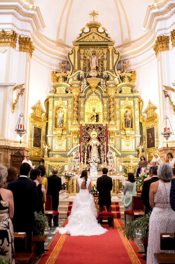 AURORA & JAVI: VERANO EN MARBELLA boda-iglesia-678x1024 