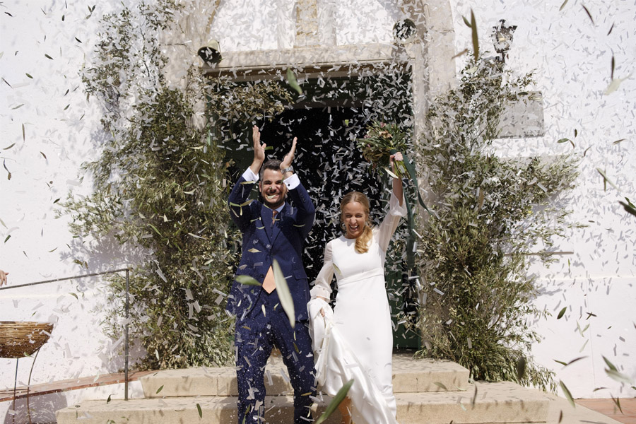 ALBERT Y NURIA: BODA EN EL EMPORDÀ confetti-salida-novios 