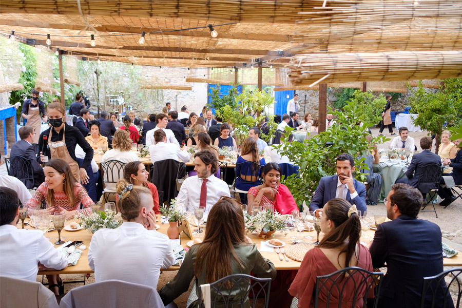 ALBERT Y NURIA: BODA EN EL EMPORDÀ invitados-banquete 