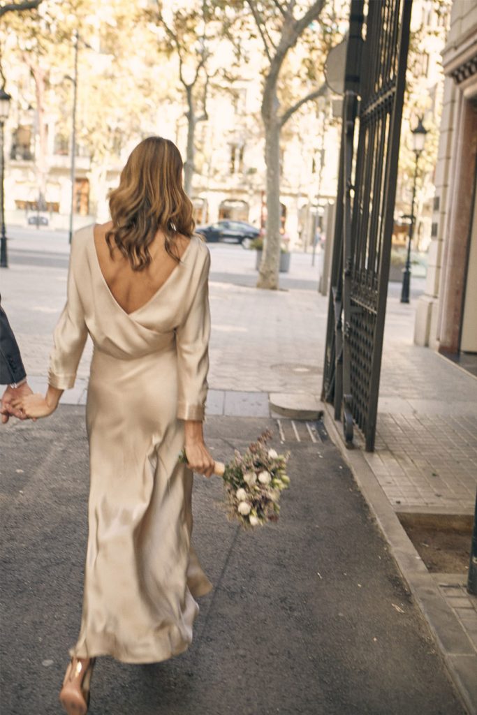 3 NOVIAS DE ZARA QUE TRIUNFARON CON SUS VESTIDOS LOW COST zara-vestido-de-novia-683x1024 