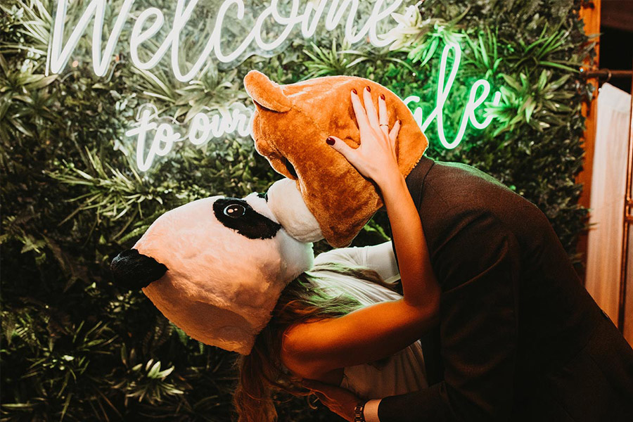 PHOTOCALL PERSONALIZADO: SORPRENDE A TUS INVITADOS CON UNA BODA MUY ORIGINAL mascara-animales-boda 